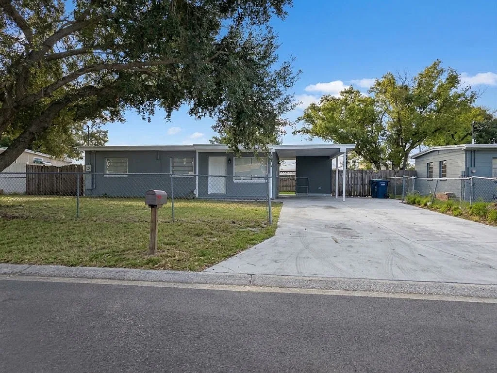 3 bed, 1050 sqft, $1,750 — Photo 2