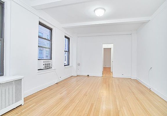 3rd image of 135 E 50th St APT 2B