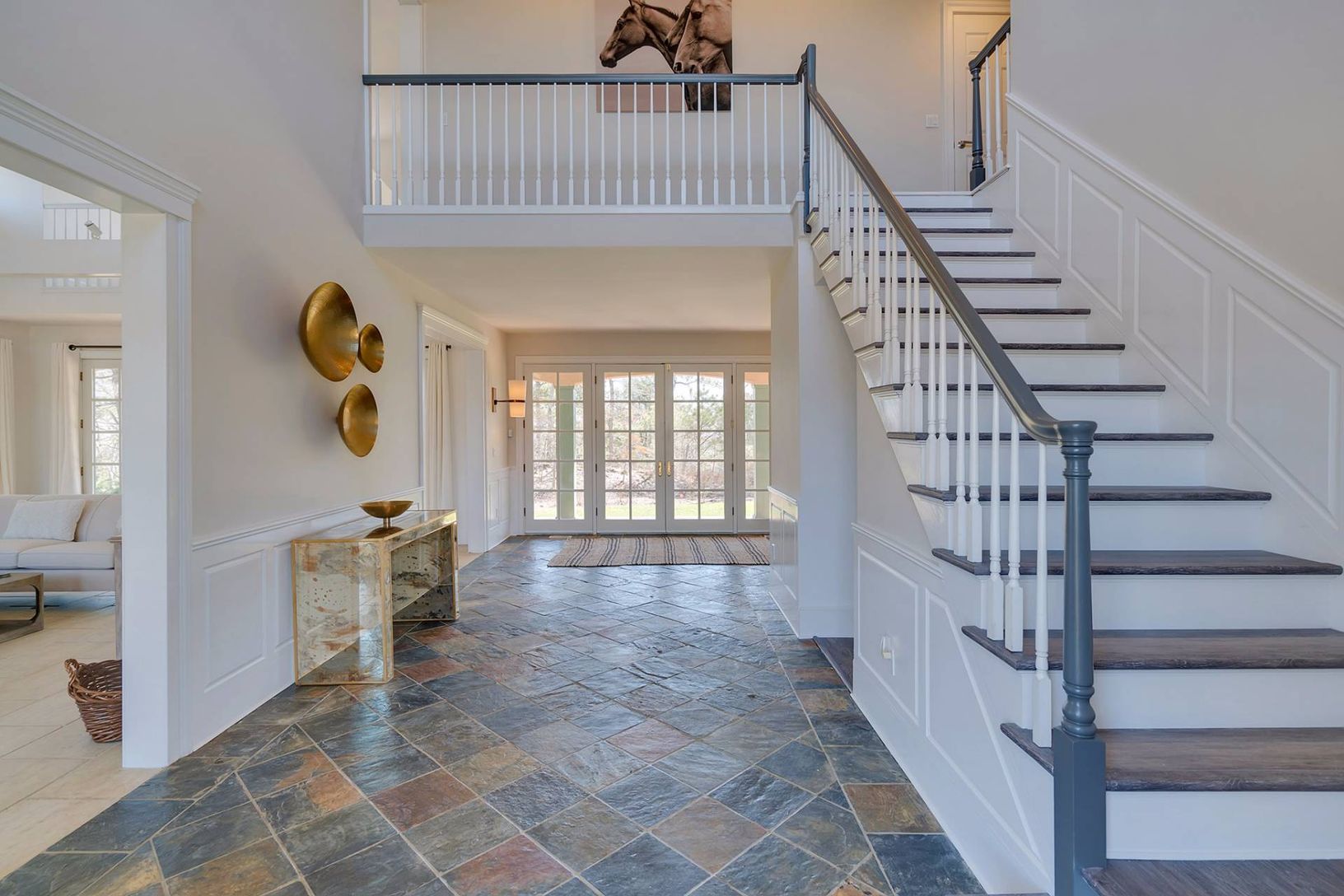  Entrance view Living room to left