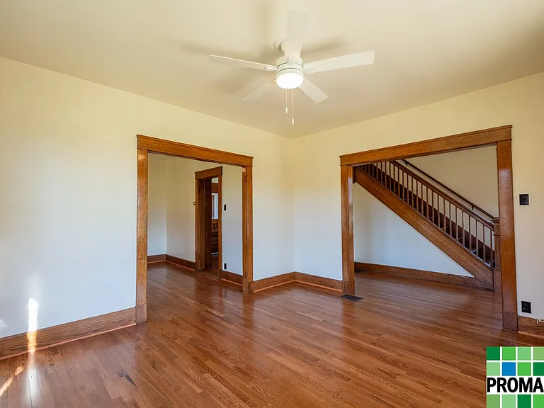 21 Moore Ave — Photo 4
