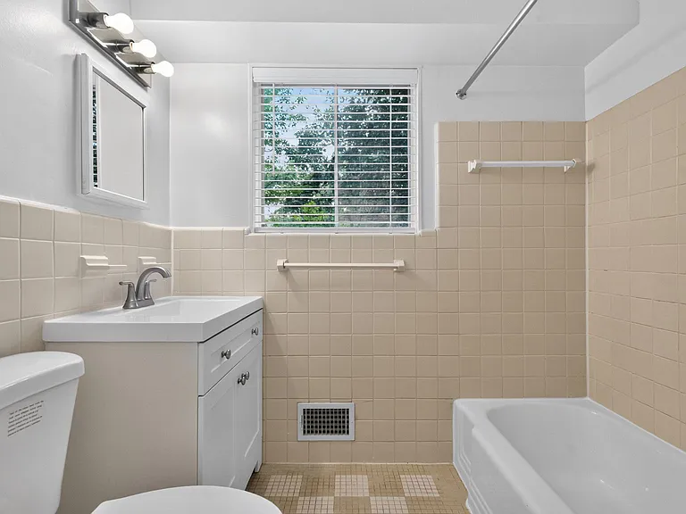 10524 Weymouth St #1-W-1 — Photo 10