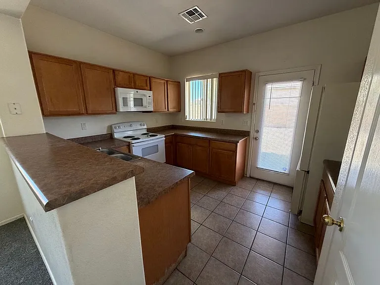 9401 W Berkeley Rd — Photo 4