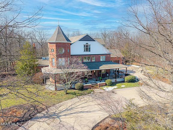 3rd image of 207 Stonehedge Rd