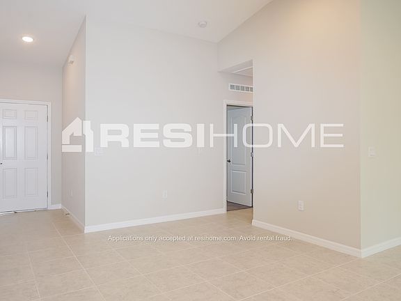 4th image of 323 Cocoa St SE