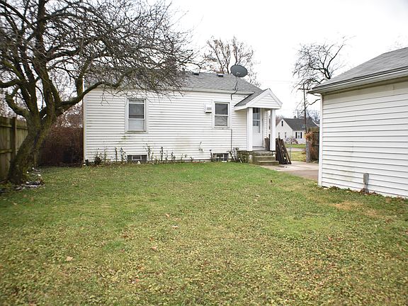 3rd image of 330 W Crawford Ave