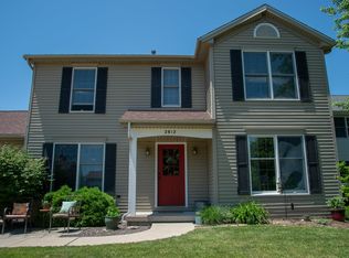 2812 Longmeadow Ln, Bloomington, IL