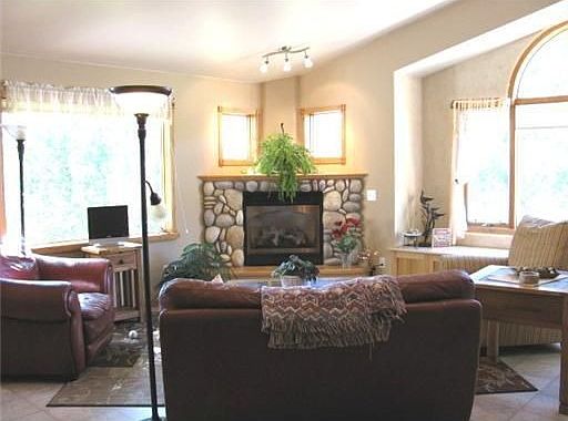 3rd image of 4546 Shasta Ln