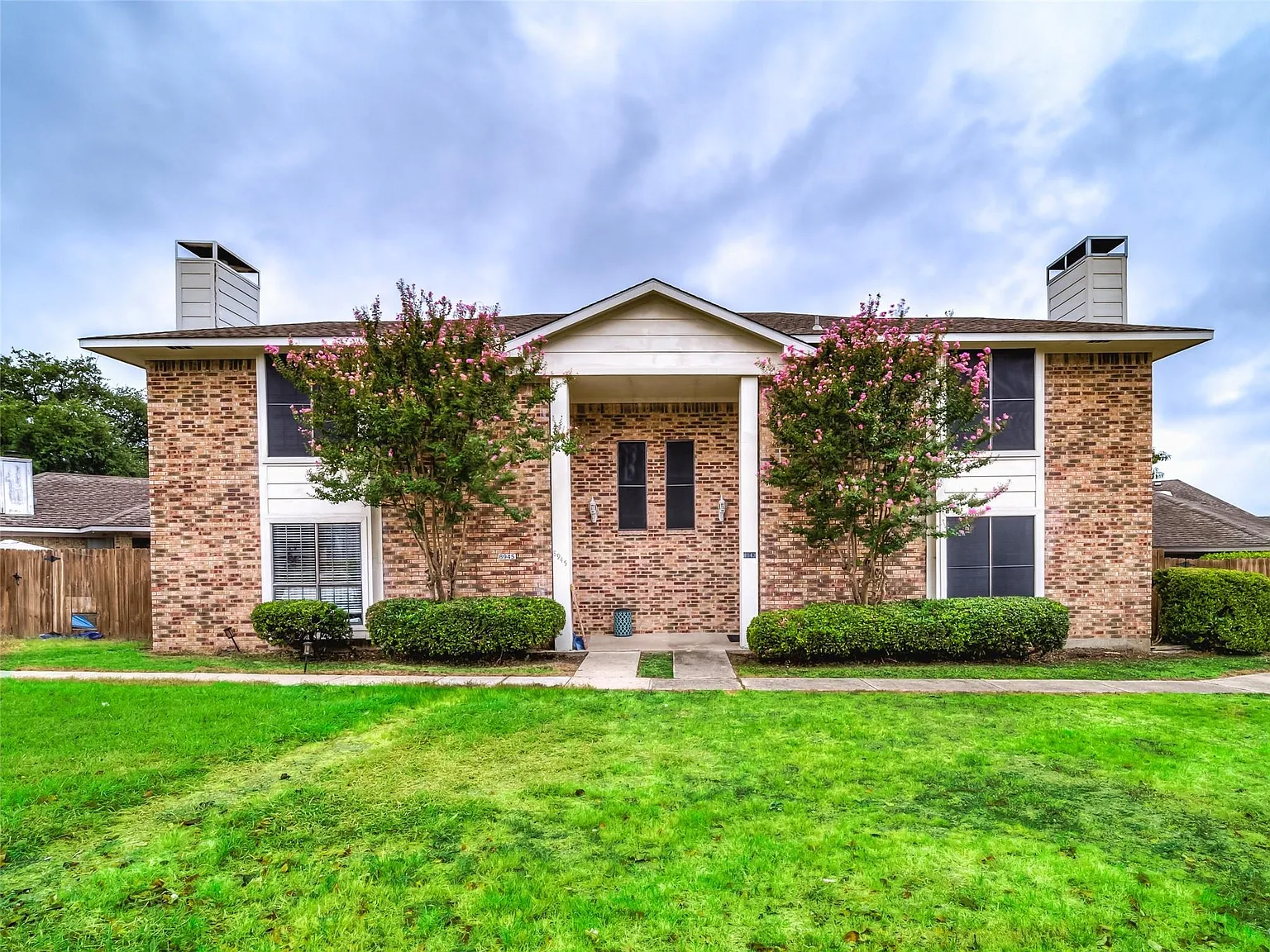 2 bed, 2.5 bath, 1260 sqft, $1,900 — Photo 1