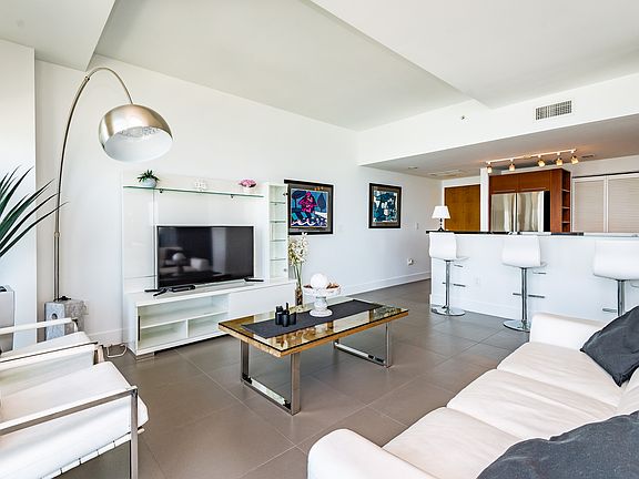4th image of 244 Biscayne Blvd APT 3902