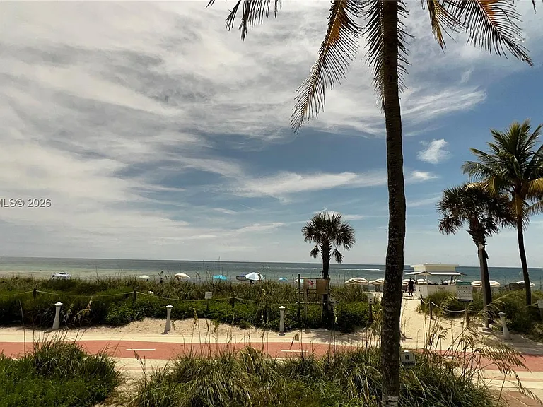5445 Collins Ave #L3 — Photo 30