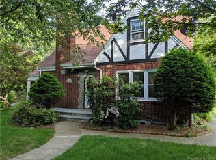 2475 Old Town Rd, Bridgeport, CT 06606