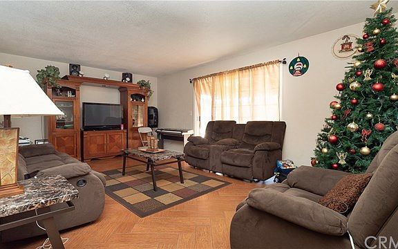 5th image of 749 N Imperial Ave