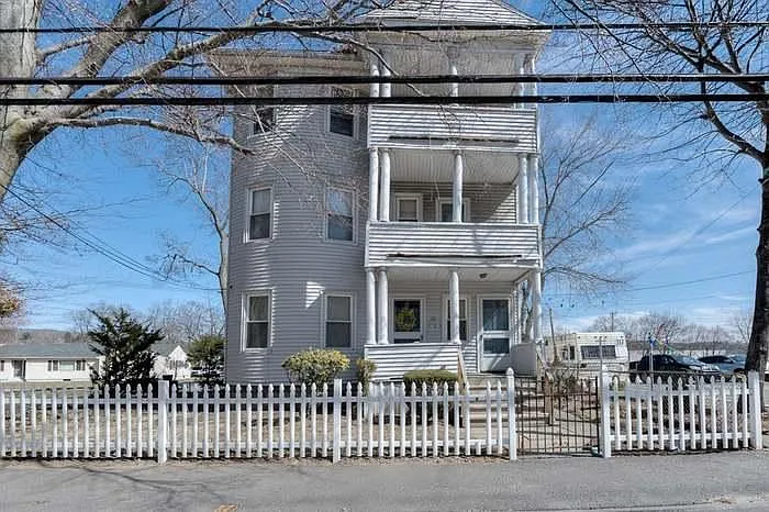 101 Greenwood St — Photo 2