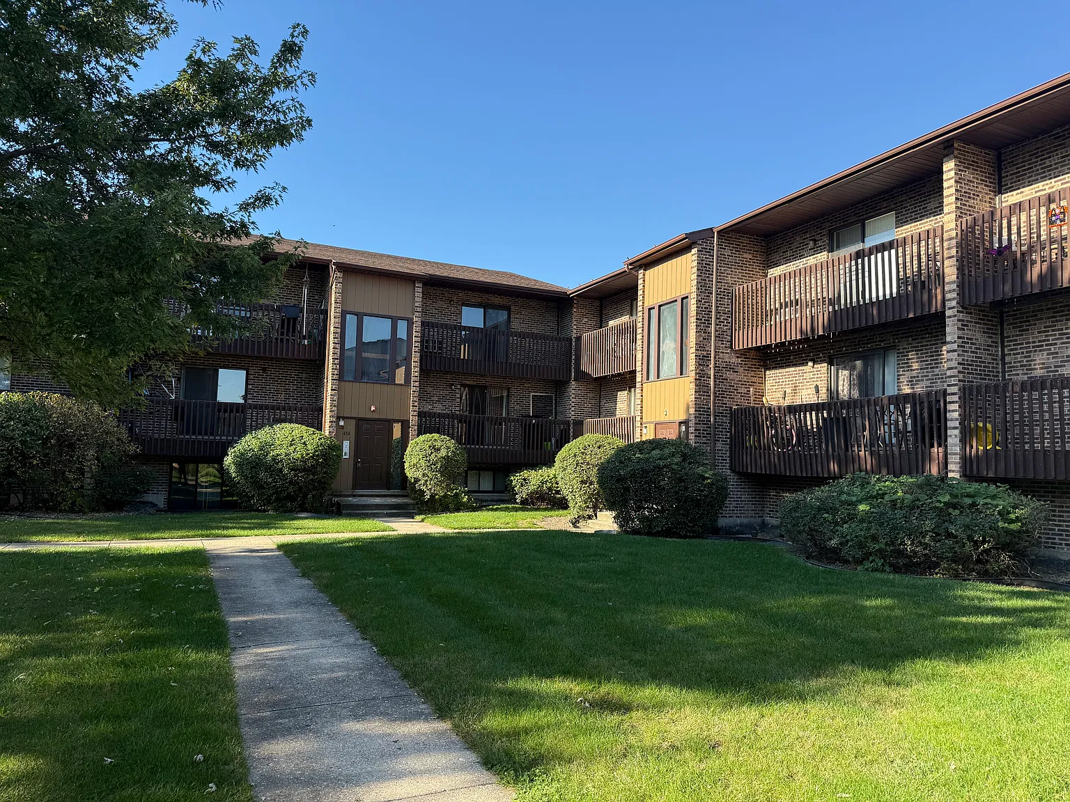 2 bed, 809 sqft, $1,695 — Photo 1