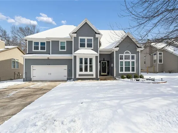 2120 S Lindenwood Dr, Olathe, KS 66062