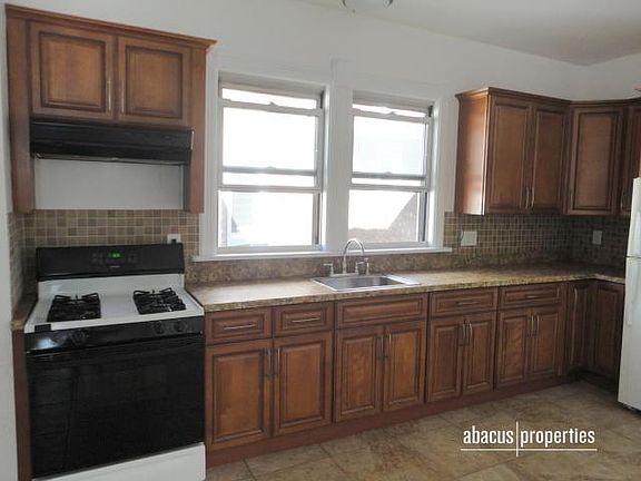 3rd image of 859 E 14th St