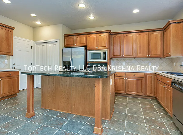 12649 NW Bayonne Ln — Photo 13