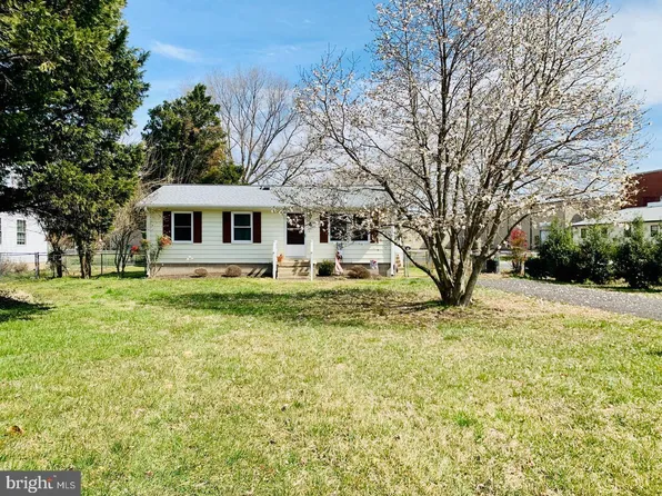 4 N Maple Ave, Ridgely, MD 21660