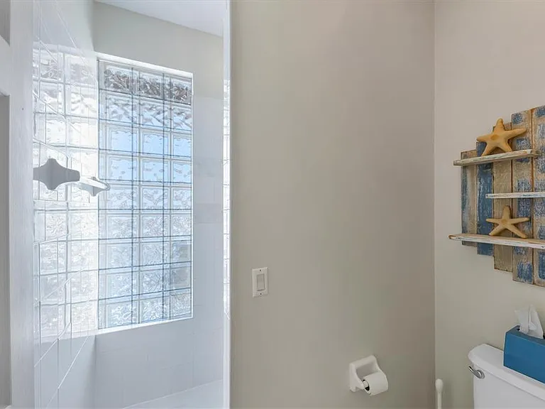8272 Harborside Cir — Photo 6