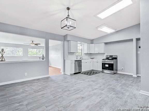 5th image of 406 Redcliff Dr