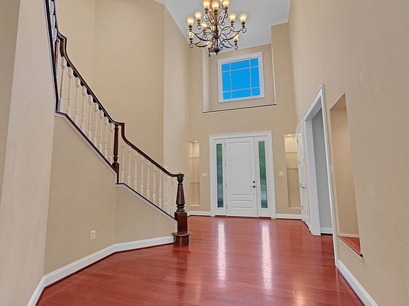 3rd image of 7607 Newmarket Dr