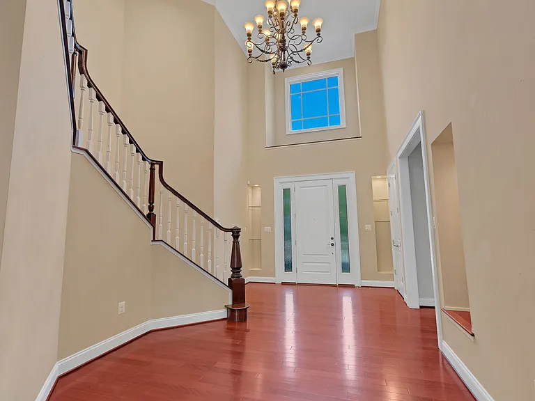 7607 Newmarket Dr — Photo 5
