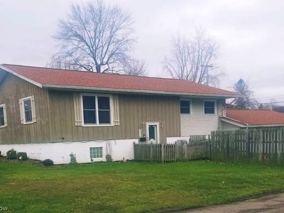 1116 N Water St, Uhrichsville, OH, 44683