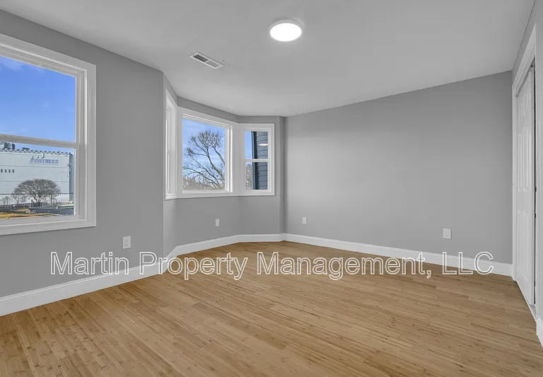 690 Dorchester Ave — Photo 10