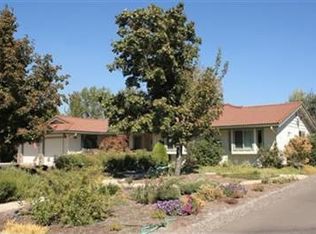 677 Coutant Ln, Grants Pass, OR 97527