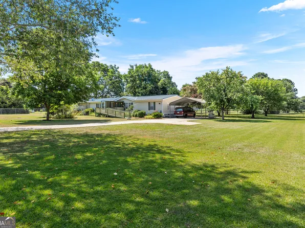 402 Fieldcrest Dr, Byron, GA 31008