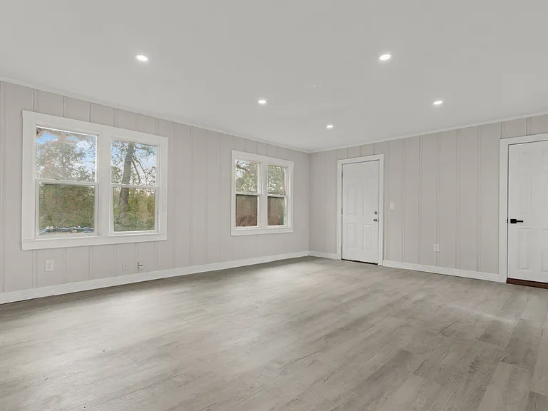 760 E Johnson St — Photo 10