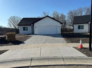 284 Paradise Pl, Howard Lake, MN 55349