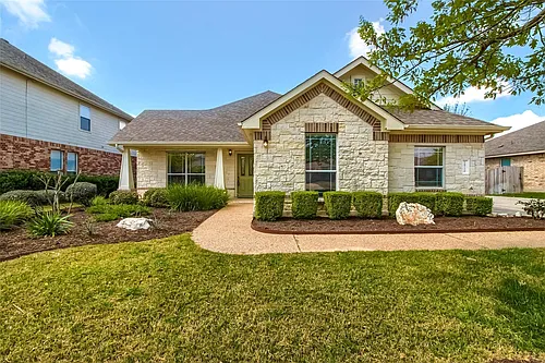 18720 Royal Pointe Dr Photo 1