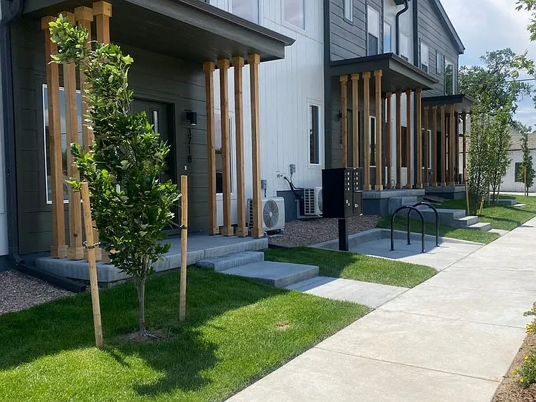 81 N Meade St — Photo 1