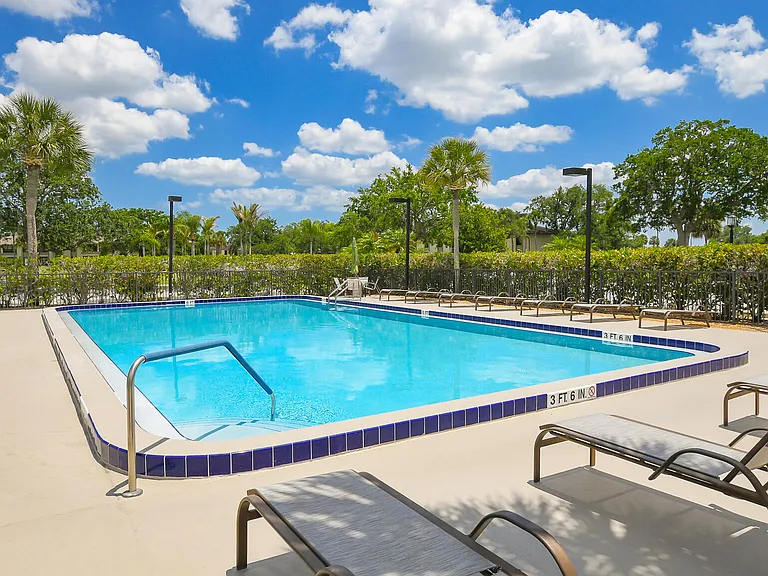 20 Plantation Dr #101 — Photo 33
