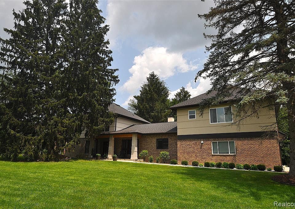 1st image of 24670 S Cromwell Dr