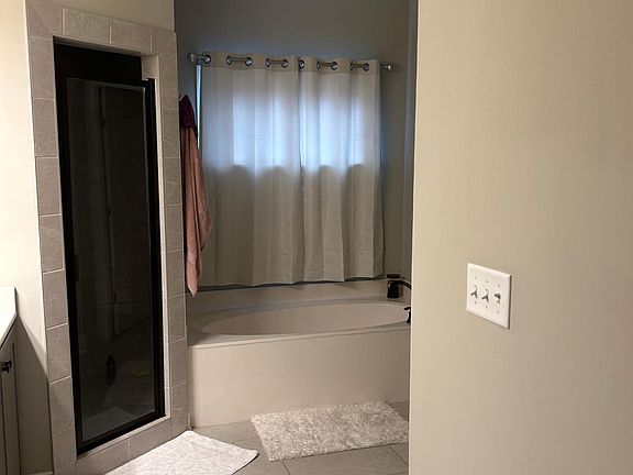 4th image of 3785 Andreas Dr