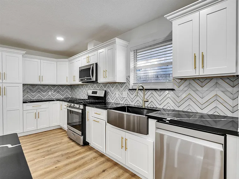 206 Doncaster St — Photo 18