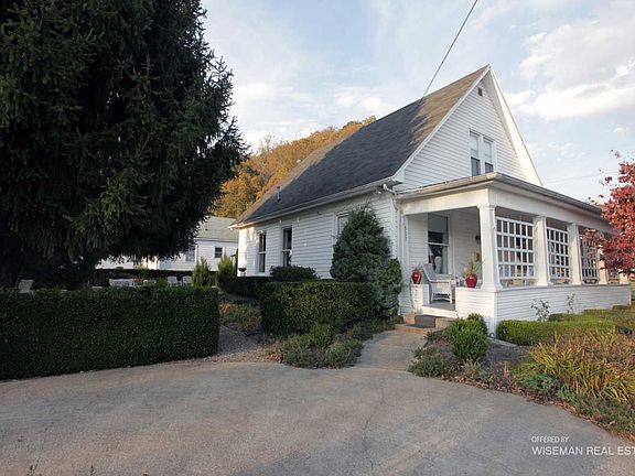 2nd image of 522 Grant St