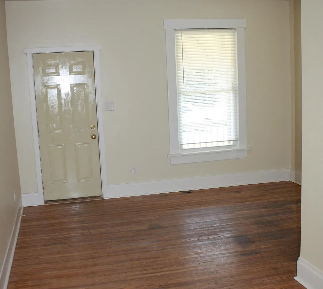 2195 Summit St — Photo 1