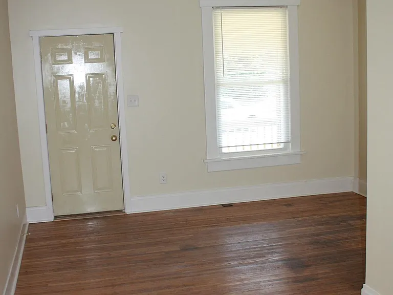 2195 Summit St — Photo 1