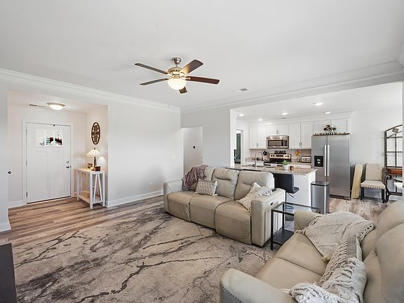 3rd image of 240 Windward Way