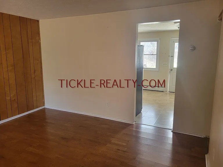 1868 Livingston Rd — Photo 4