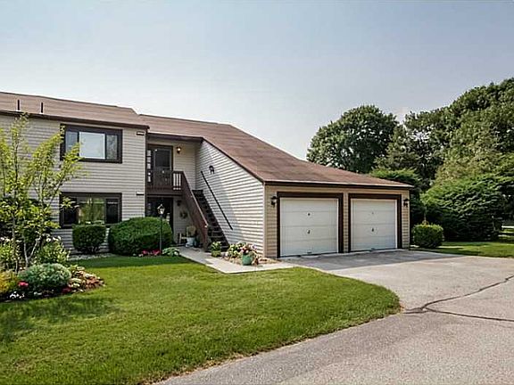 3rd image of 30 Sweet Meadows Ct Unit 10