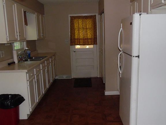 4th image of 838 Kingsway Dr