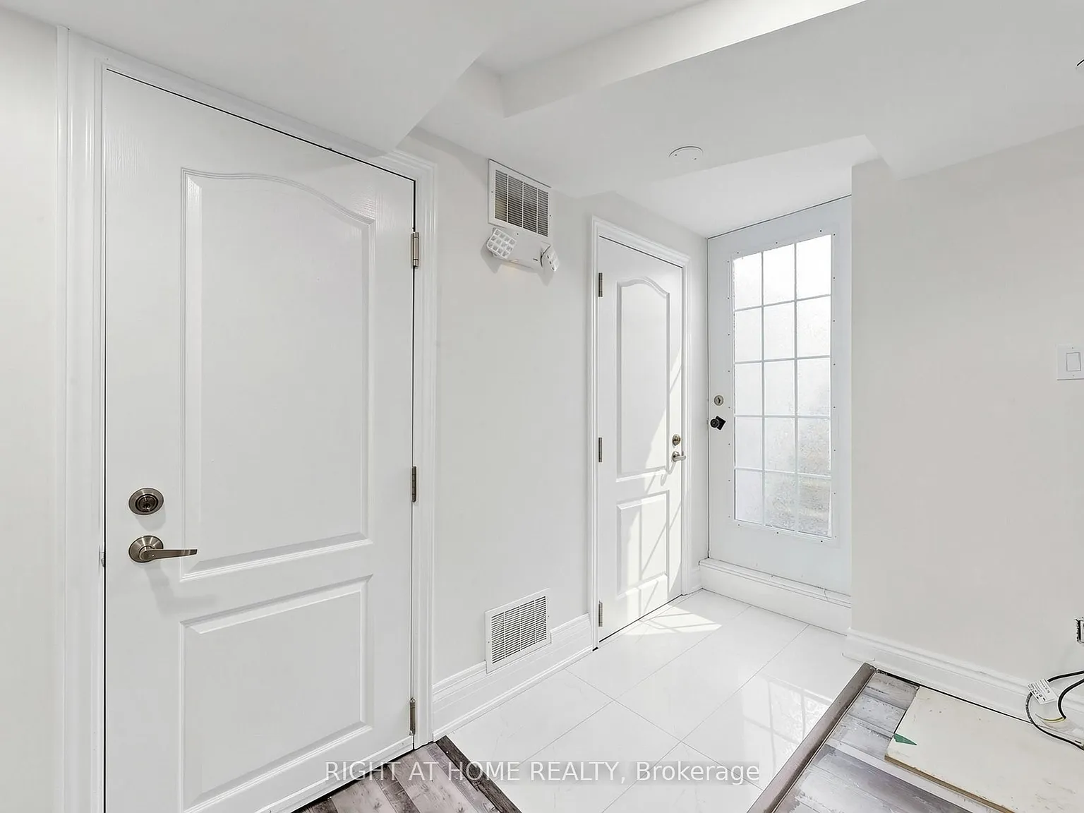 2 bed, $1,800 — Photo 2