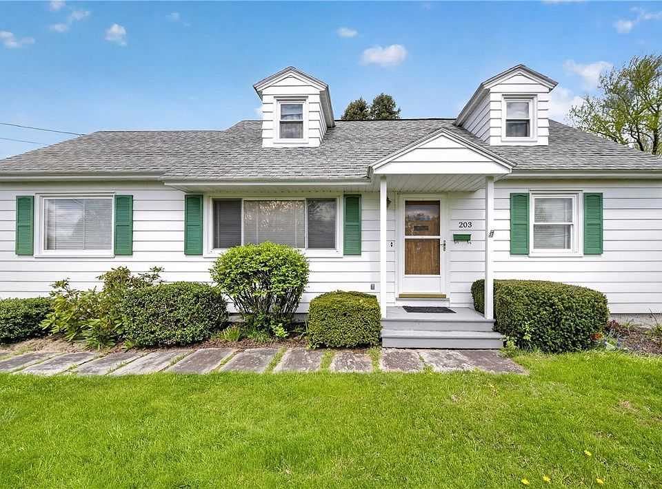 1st image of 203 Chestnut Heights Dr