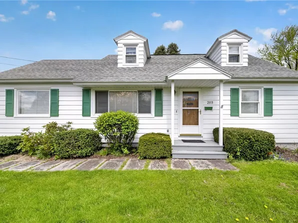 203 Chestnut Heights Dr, Liverpool, NY 13088