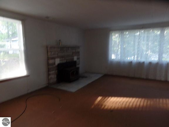 2nd image of 3224 Lakeview Dr