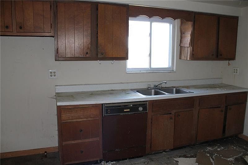2nd image of 1009 Toman Ave